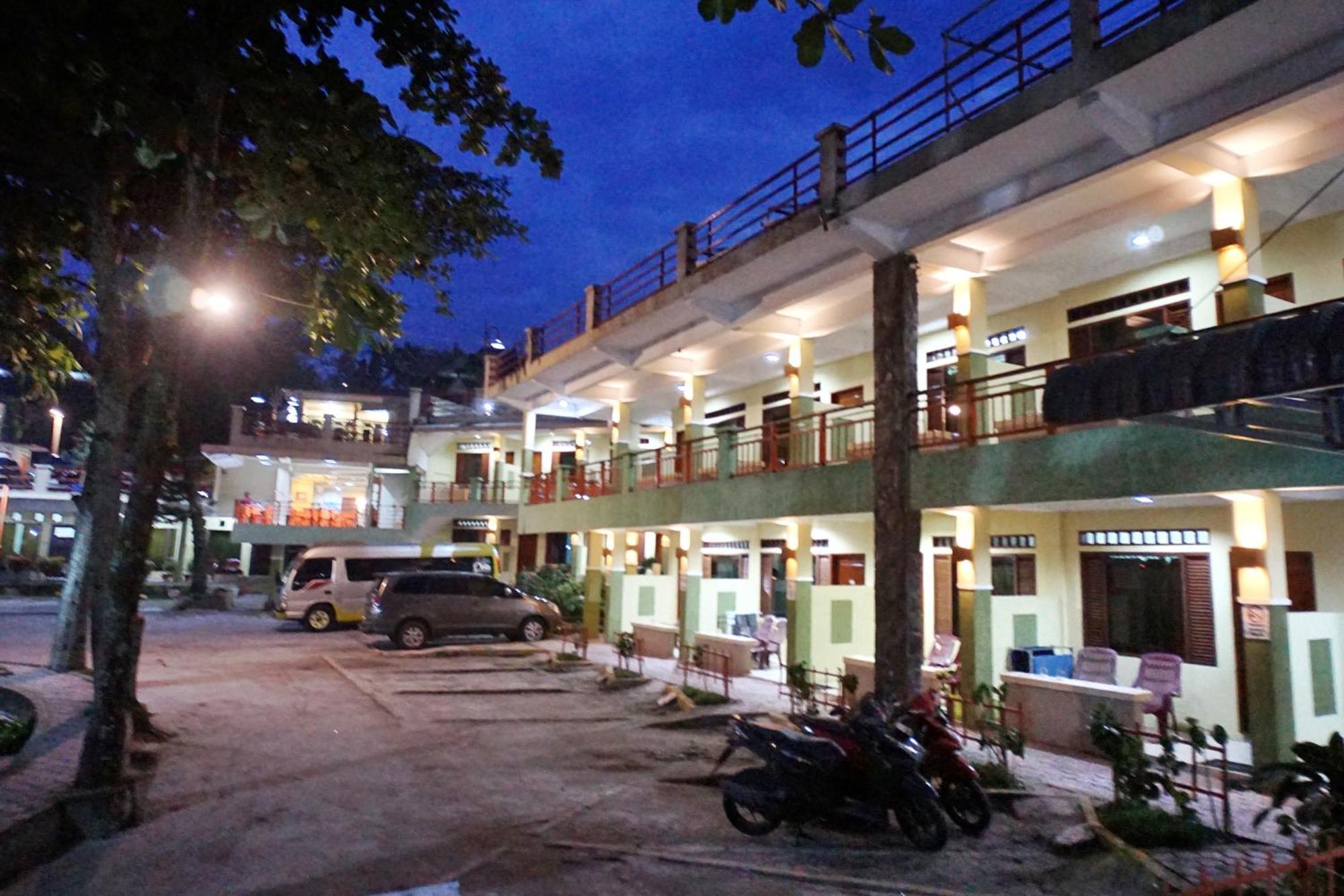 판두 레이크사이드 파라팟 호텔 빠라빳 외부 사진